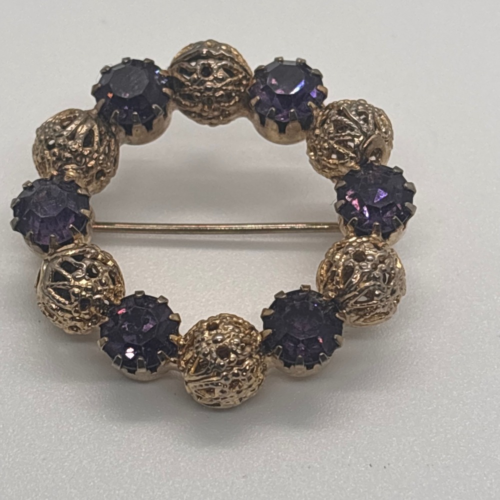 Vintage‎ Gold Tone Brooch Purple Rhinestone Wreath Pin Vintage Ornate Festive